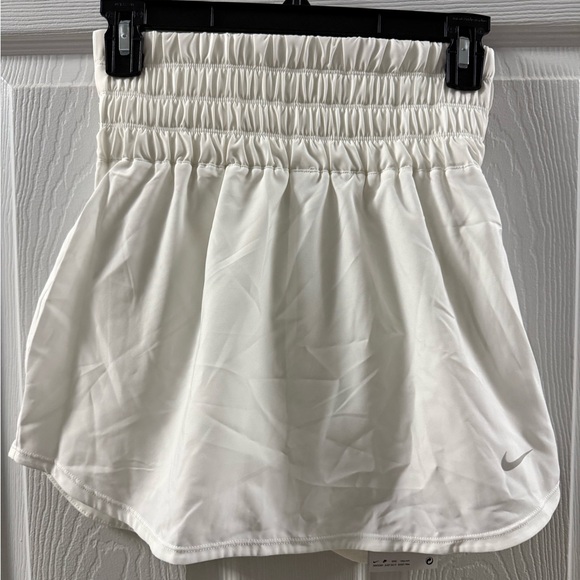 🆕 Nike One Women's Dri-FIT Ultra High-Waisted Skort Size XS - Picture 2 of 14